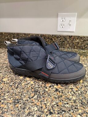 Chaco mens 12 Navy Quilted Slip-On Shoes